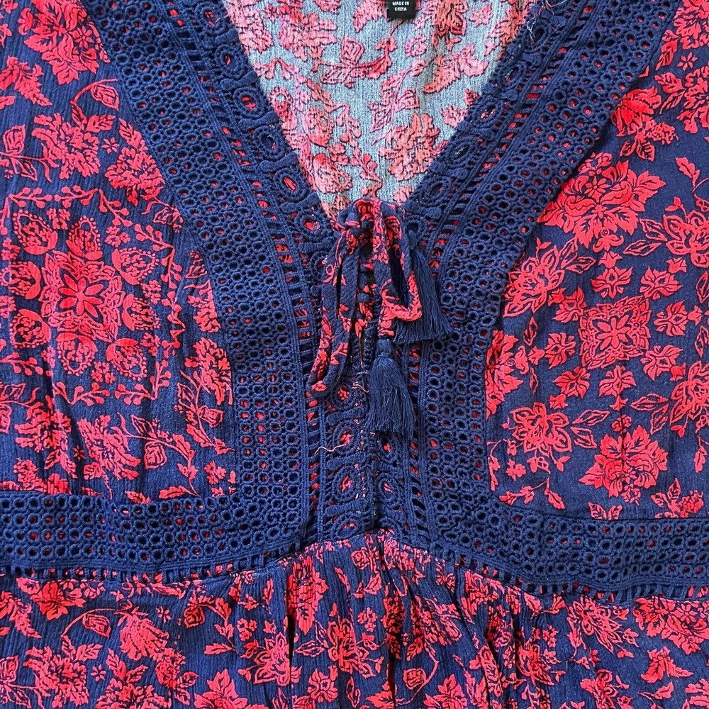 Torrid Shirt Red Blue Floral Lace Up Babydoll Top Tunic Crochet Size 2XL XXL - Picture 4 of 7